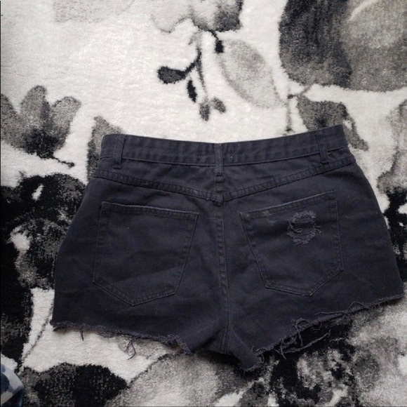 Black distressed shorts - Picture 3 of 3